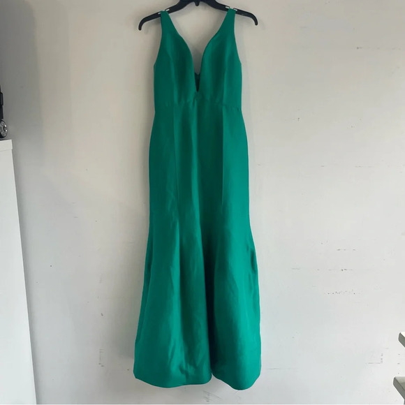 Halston Heritage Sleeveless Plunge-Neck Tulip Evening Gown Dress 22466 - Picture 3 of 9